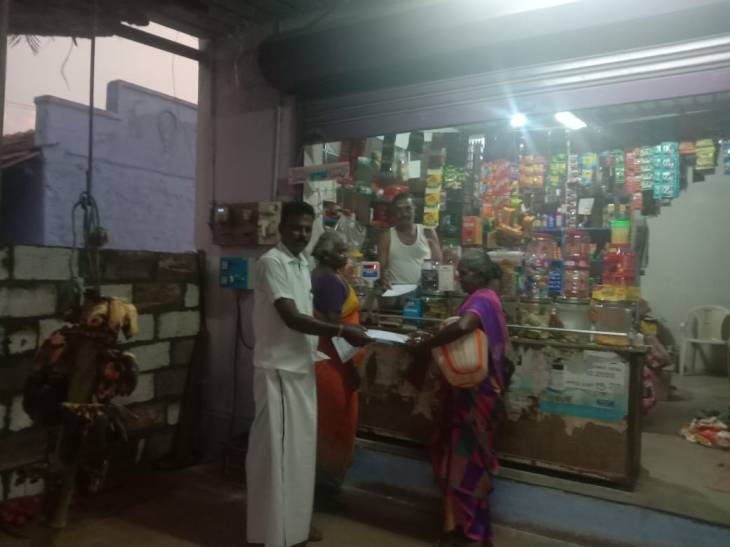 விழிப்புணர்வு பிரச்சாரத்தில் கவுன்சிலர் திரு.சம்பத்குமார் மற்றும் தலைவர் திரு. முருகேசன். 