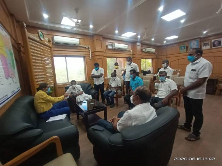 நாமக்கல் மாவட்ட ஆட்சியருடன்  "அணிமூர் ஊ.ம.தலைவர் தலைவர். திரு.தாமரைச்செல்வன்"  திடீர் சந்திப்பு.