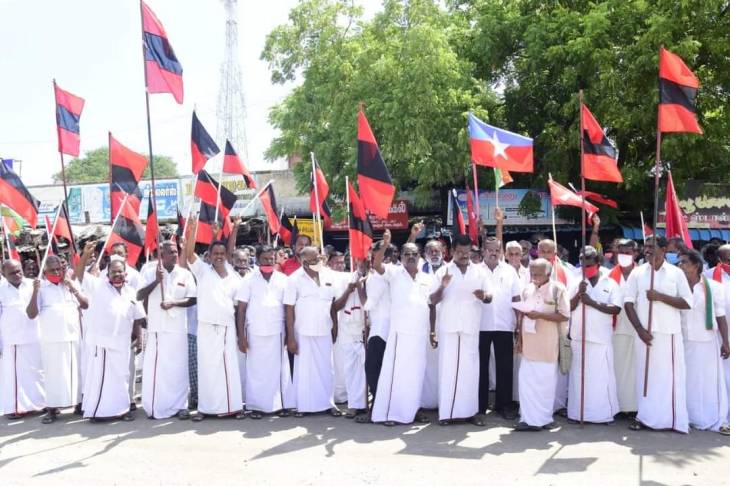 வேளாண் திருத்த சட்டங்களுக்கு எதிரான போராட்டத்தில் தலைவர்கள்.