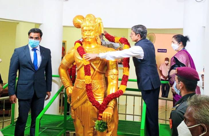 கயத்தாறில் தமிழக ஆளுநர் மாவீரனுக்கு மாலை அணிவித்து மரியாதை!