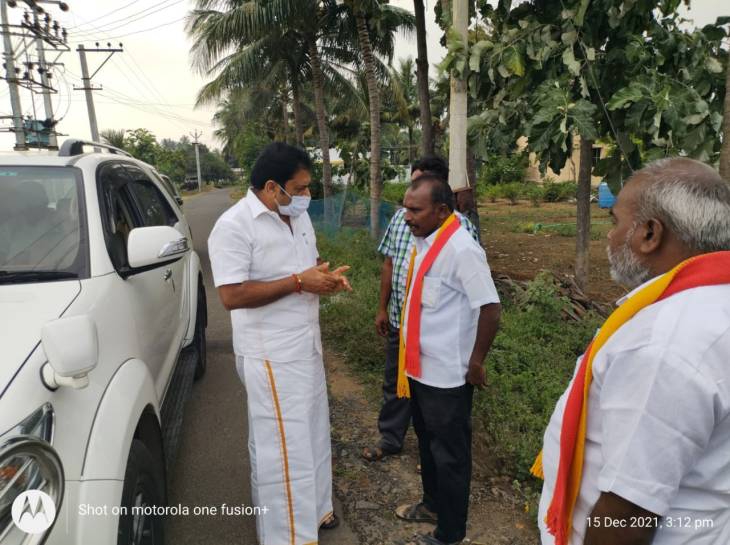மழையால் பாதிக்கப்பட்ட கம்பளத்தார் நிலங்களை பார்வையிட்டார் பாஜக தலைவர். 