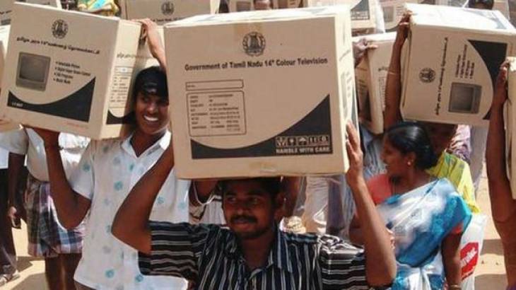 எது ஆபத்து? ஏழைகளுக்கு வழங்கும் இலவசங்களா? பெருநிறுவனங்களுக்கு வழங்கும் வரிச்சலுகையா?
