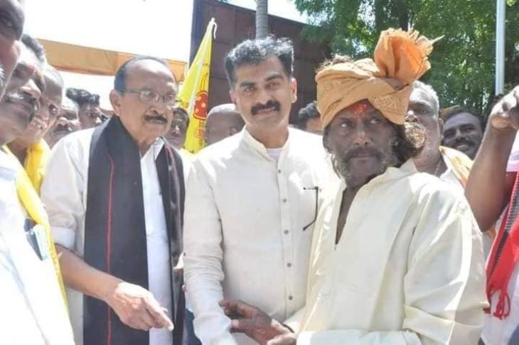 ஒதுங்கிக்கொண்ட காக்கைகூட்டங்கள் ! ஒற்றுமையாய் திரண்ட கம்பளத்தார்!