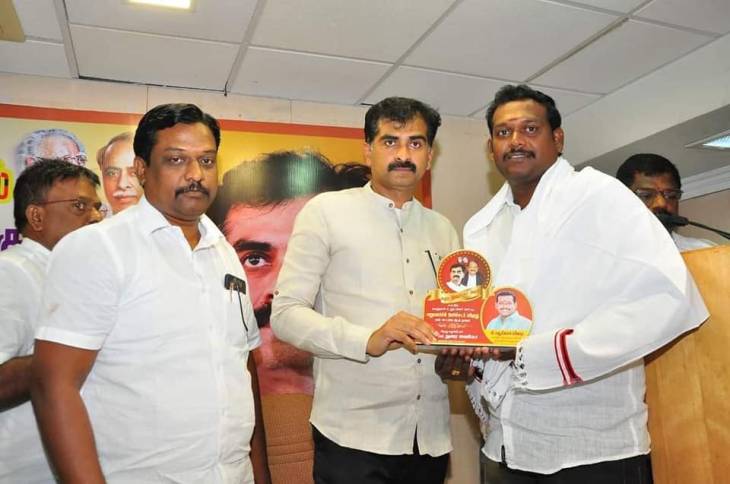 மறுமலர்ச்சி ஒளிச்சுடர் விருதுபெற்ற இளைஞரணி செயலாளருக்கு வாழ்த்துகள்!