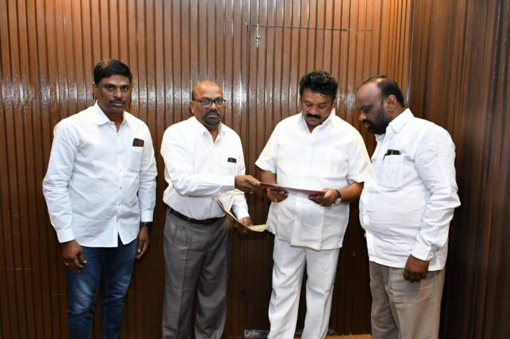 தெலுங்கானா அமைச்சருக்கு அழைப்பிதழ்!