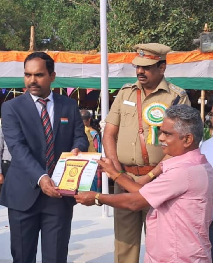வட்டார வளர்ச்சி அலுவலருக்கு குடியரசு தின விழாவில் மாவட்ட ஆட்சியர் பாராட்டு!
