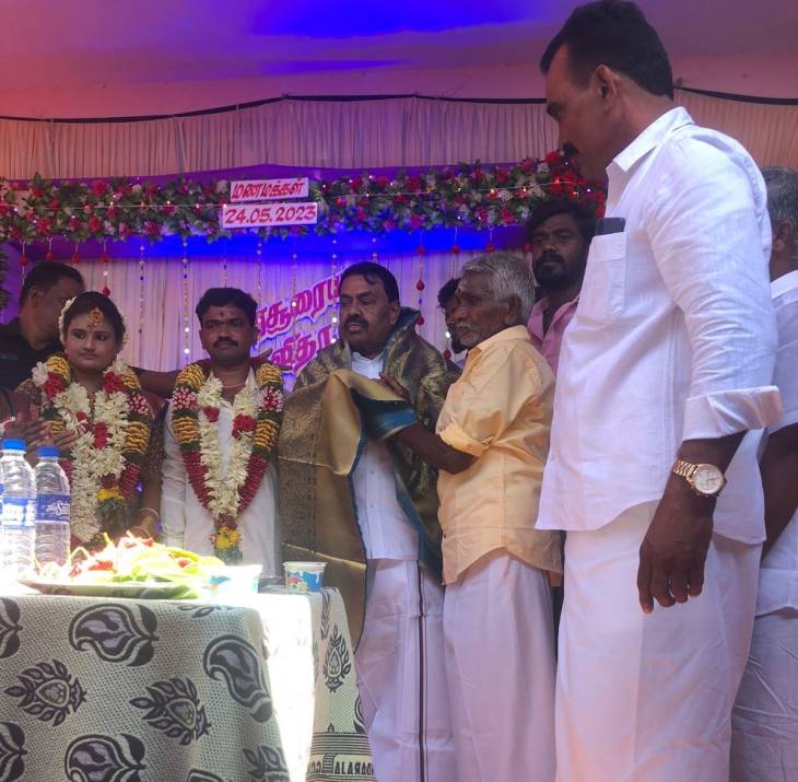 அமைச்சர் நடத்திவைத்த அம்பலக்காரர் இல்ல திருமணம்!
