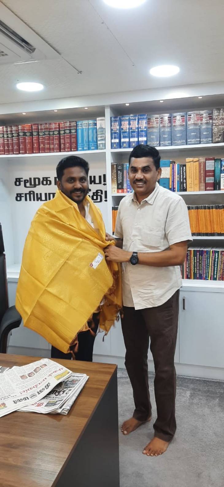 திமுக மாணவரணி தலைவருடன் திடீர் சந்திப்பு!