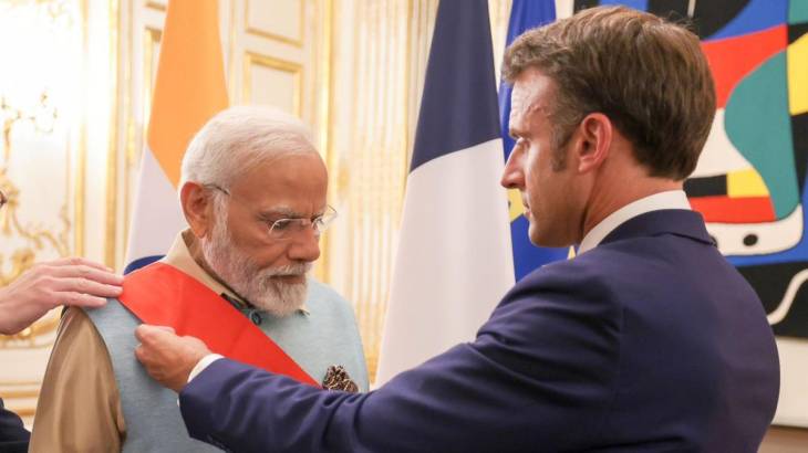 பிரான்ஸ் நாட்டின் உயரிய விருது பெற்ற பிரதமர் மோடிக்கு கம்பளத்தாரின் வாழ்த்துகள்!