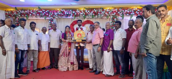 வரிசை கட்டிய கம்பளத்தார் இல்ல திருமணங்கள் -  திணறிப்போன தலைவர்கள் - ஓடி ஓடி நேரில் வாழ்த்து!