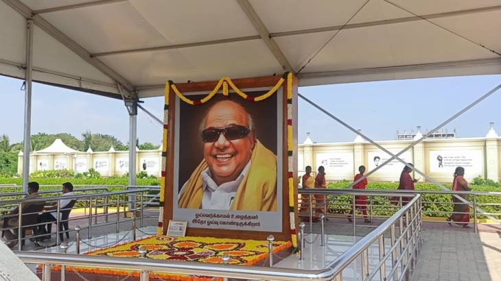 வாக்குறுதியை மறந்த மகன்! - தந்தையின் சமாதியில் மனு!