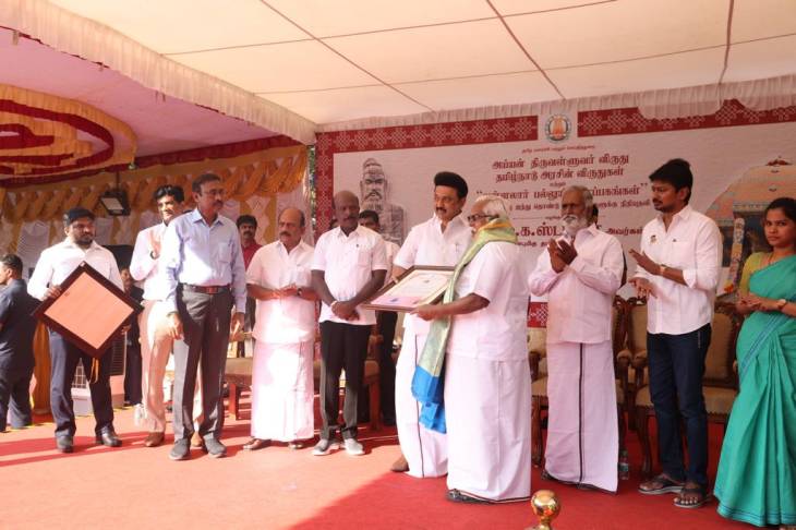 அமெரிக்க வாழ் தமிழர்களின் இலக்கிய விருது வென்ற தமிழறிஞருக்கு வாழ்த்து! 
