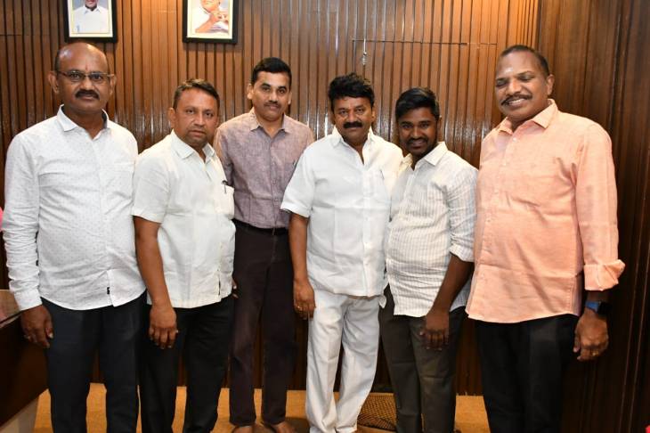 தெலுங்கானா அமைச்சர் பிறந்தநாள் விழா - இராஜகம்பளத்தார் சார்பில் நேரில் வாழ்த்து!
