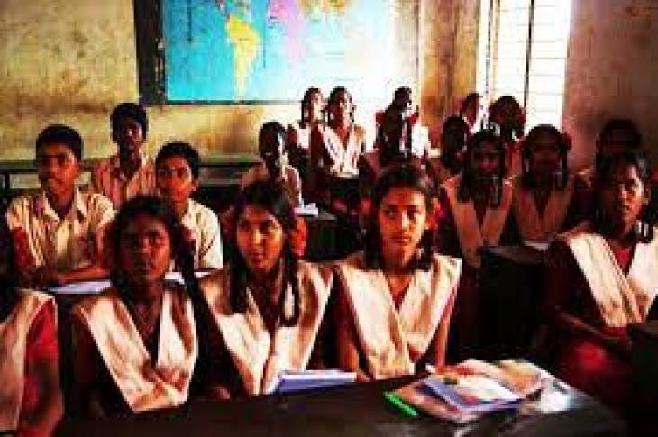 தாய் / தந்தை இல்லாமல் போனாலும் குழந்தைகளின் கல்வி பாதிக்கக்கூடாது - தமிழக அரசு 