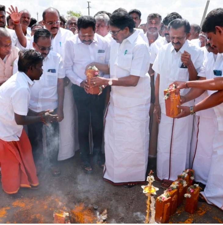அமைச்சரின் வாக்கு உறுதியாச்சு! சிலைக்கு அடிக்கல் நாட்டியாச்சு!