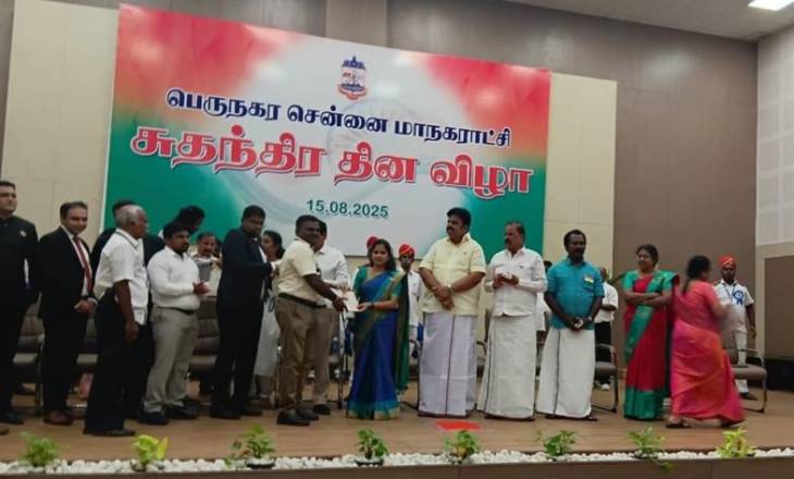 மேயர் கரங்களால் தலைநகரில் சிறந்த அலுவலர் விருது பெற்ற மா.துரைக்கு வாழ்த்து! 